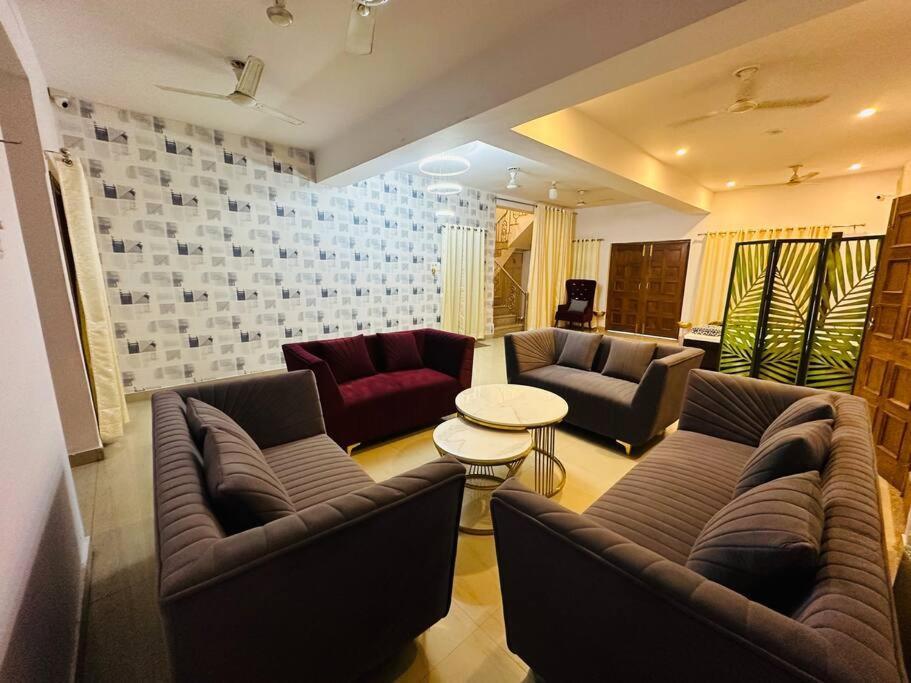 Villa Buddha Inn-an Enchanted Garden Varanasi